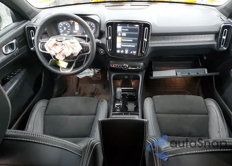 2022 Volvo Xc40 T5 R-Design z USA, uszkodzony, nr VIN YV4162UM4N2700415